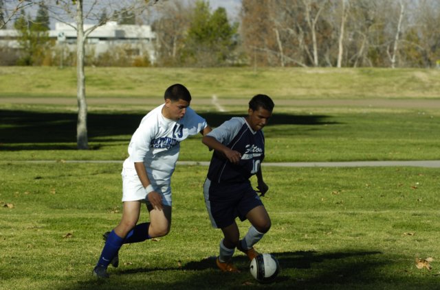 na_boysvarsitysoccer_09_007.jpg