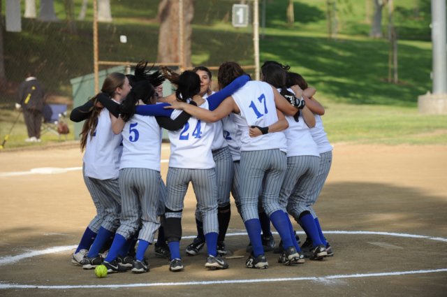 na09_jv_softball_005.jpg