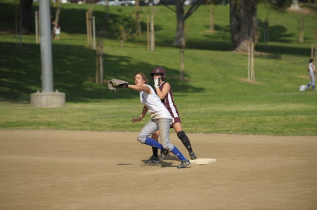 na09_var_softball_005.jpg
