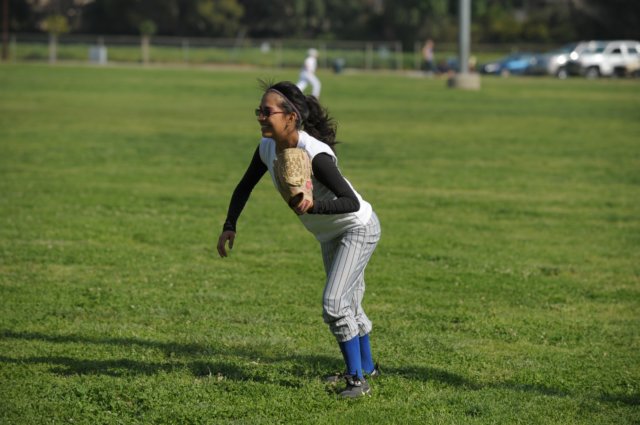 na09_var_softball_009.jpg