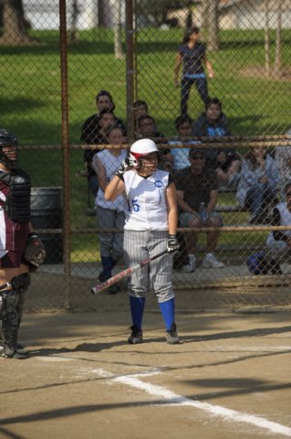na09_var_softball_012.jpg
