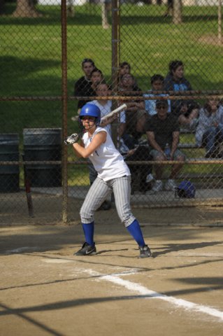 na09_var_softball_021.jpg