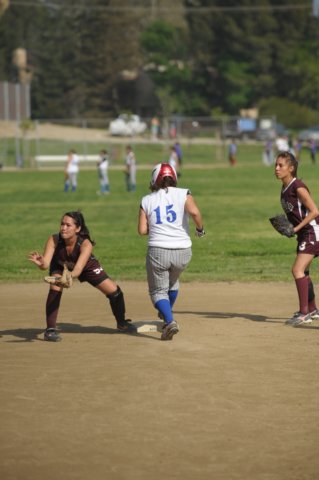 na09_var_softball_026.jpg