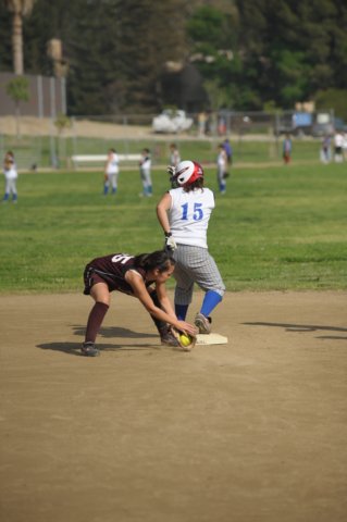 na09_var_softball_028.jpg