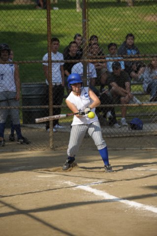 na09_var_softball_032.jpg