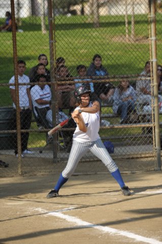 na09_var_softball_036.jpg