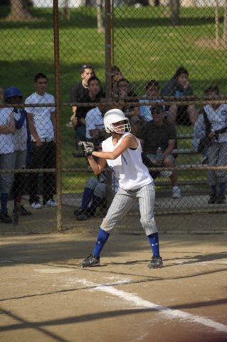 na09_var_softball_044.jpg