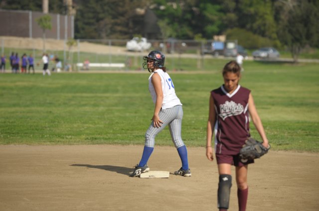 na09_var_softball_048.jpg