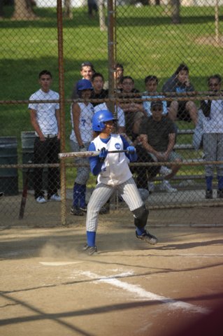 na09_var_softball_052.jpg
