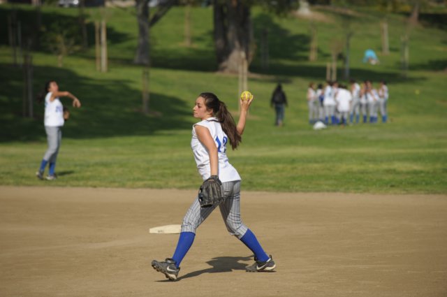 na09_var_softball_057.jpg