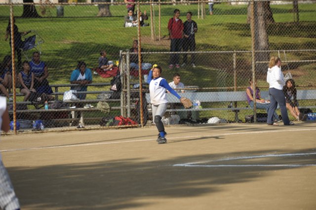 na09_var_softball_062.jpg