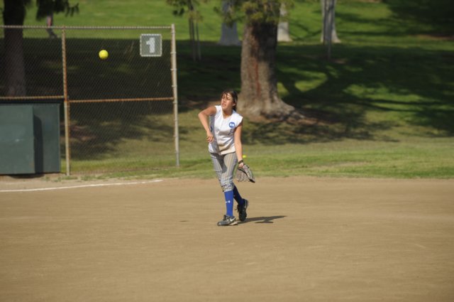na09_var_softball_070.jpg