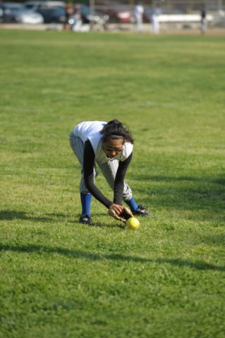 na09_var_softball_076.jpg