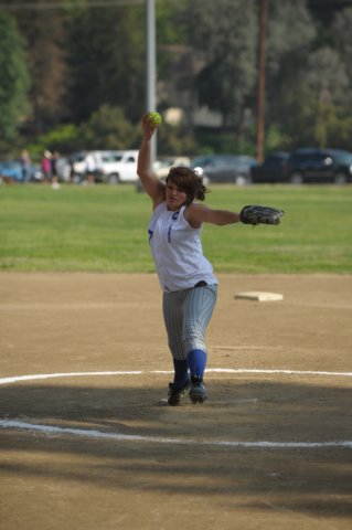 na09_var_softball_080.jpg