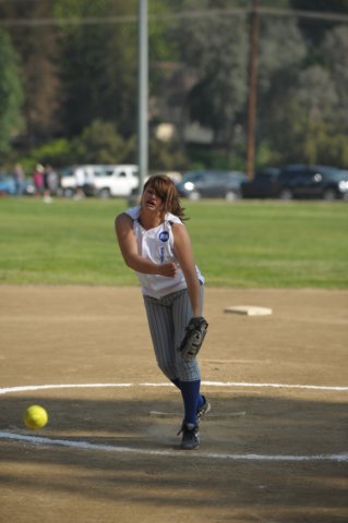 na09_var_softball_082.jpg