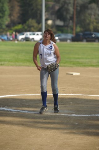 na09_var_softball_087.jpg