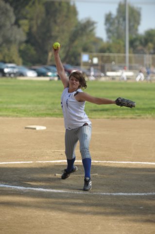 na09_var_softball_097.jpg