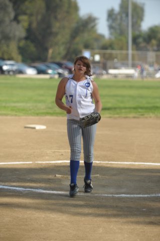 na09_var_softball_100.jpg