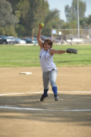 na09_var_softball_103.jpg