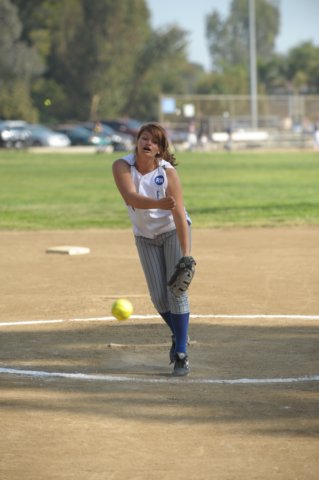 na09_var_softball_105.jpg