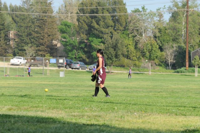 na09_var_softball_128.jpg