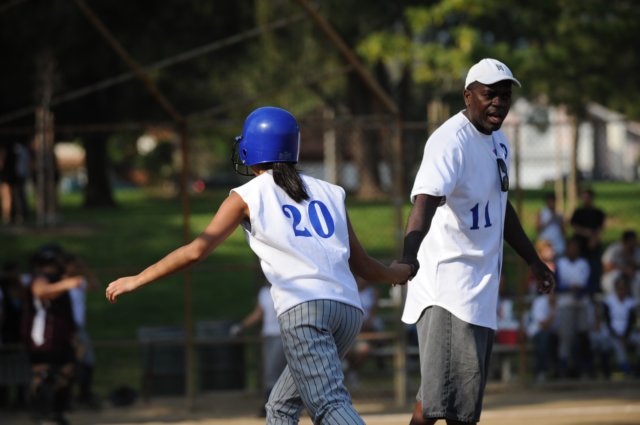 na09_var_softball_137.jpg