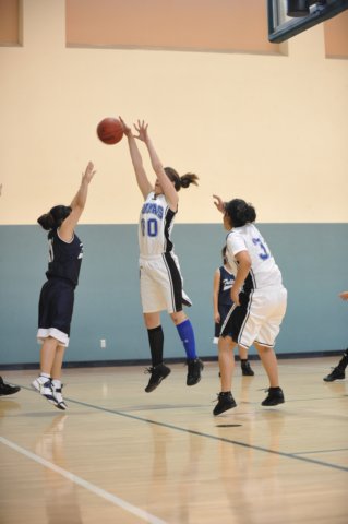 na09_jv_girls_basketball_009.jpg