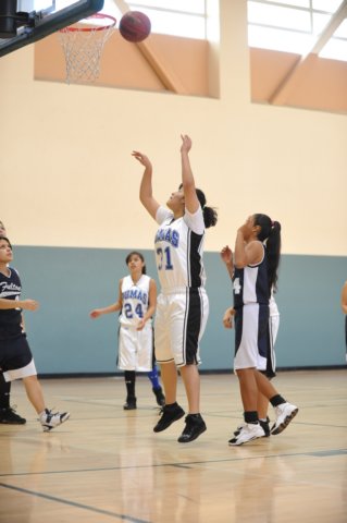 na09_jv_girls_basketball_012.jpg