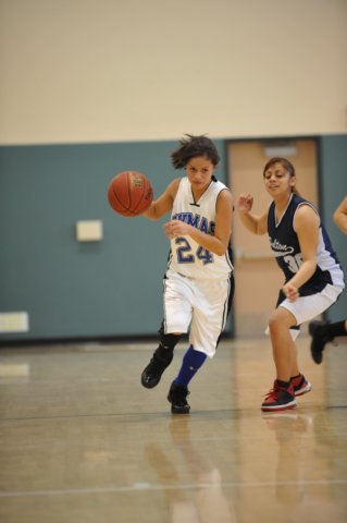 na09_jv_girls_basketball_051.jpg