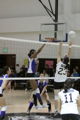 na10_girlsvarsityvolleyball_action_005.jpg
