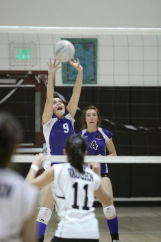 na10_girlsvarsityvolleyball_action_046.jpg