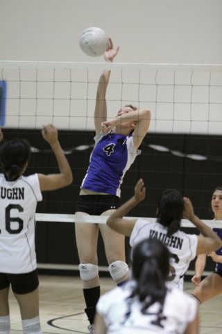 na10_girlsvarsityvolleyball_action_085.jpg
