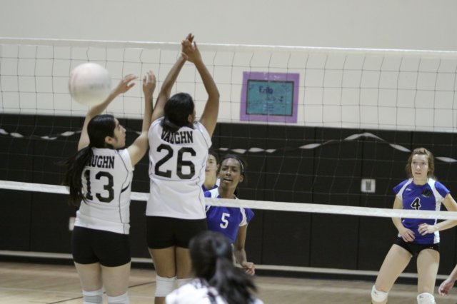 na10_girlsvarsityvolleyball_action_089.jpg